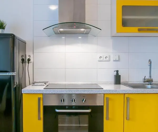 Yellow * Οστράβα